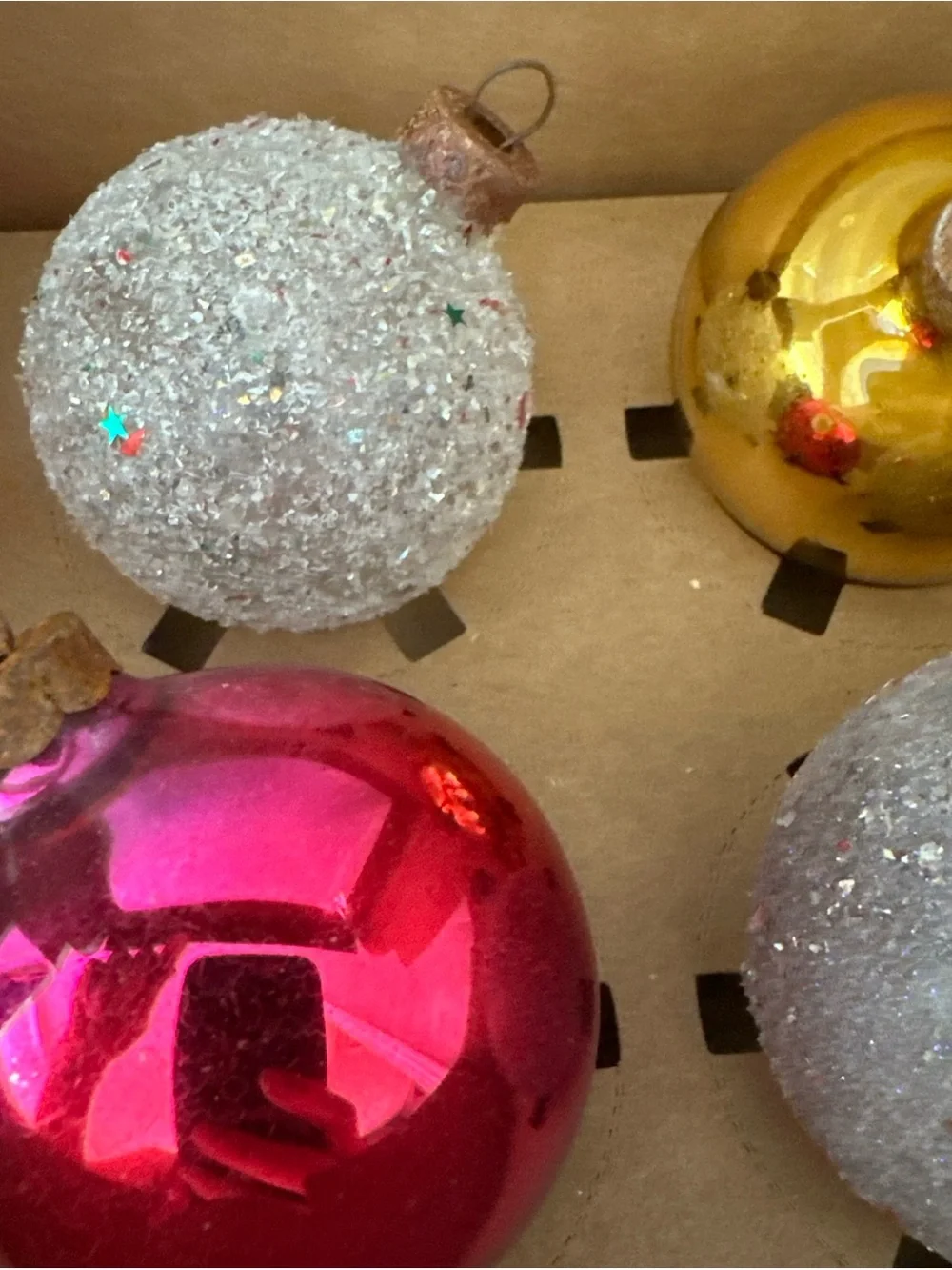 BOX OF 6 VINTAGE ORNAMENTS MICA GLITTER
